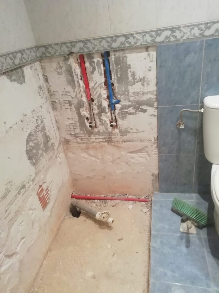 fluido completamente reinado Cambio de bañera por plato de ducha en un piso de Logroño